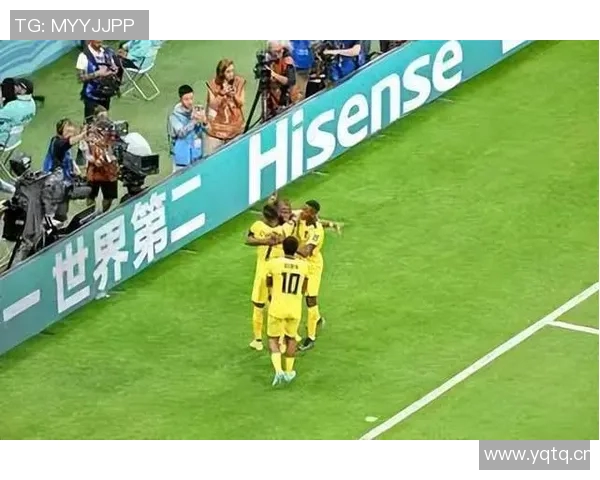 足球明星在赛场失利后的伤心瞬间揭示了他们背后的辛酸与努力