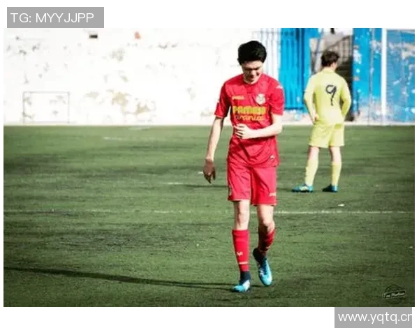 足球明星帅哥早期视频回顾展现他们青春风采与激情瞬间