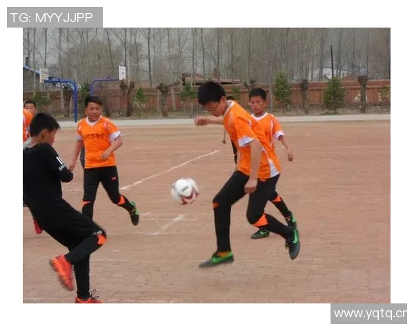 足球明星携手实现足球迷梦想点燃激情与希望的美好时刻