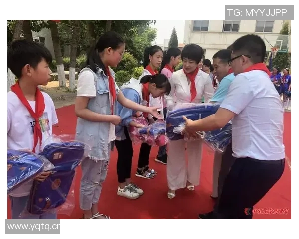 足球明星积极参与公益活动传递爱心与希望的故事